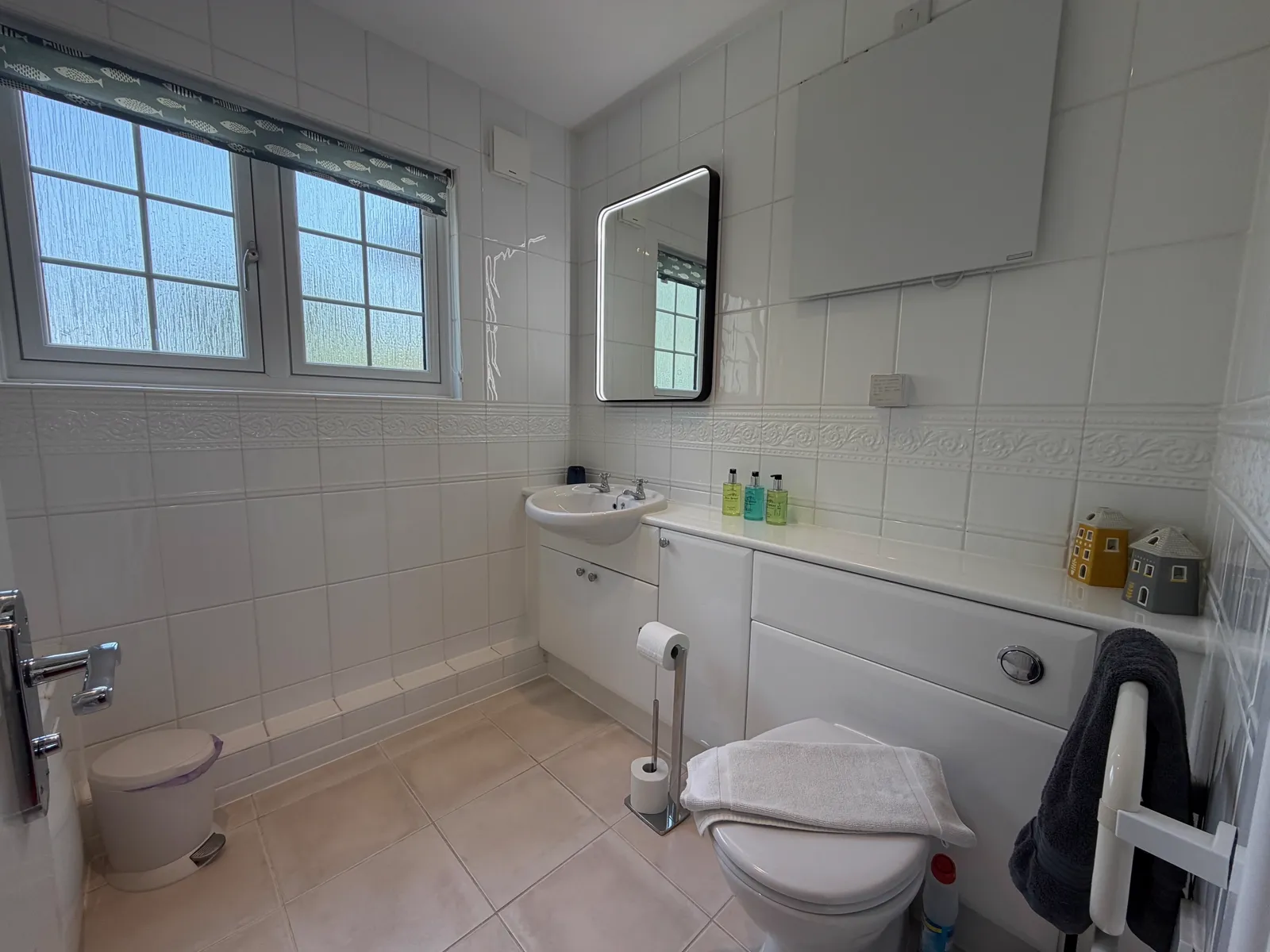 The family bathroom at Grey Heron Lodge