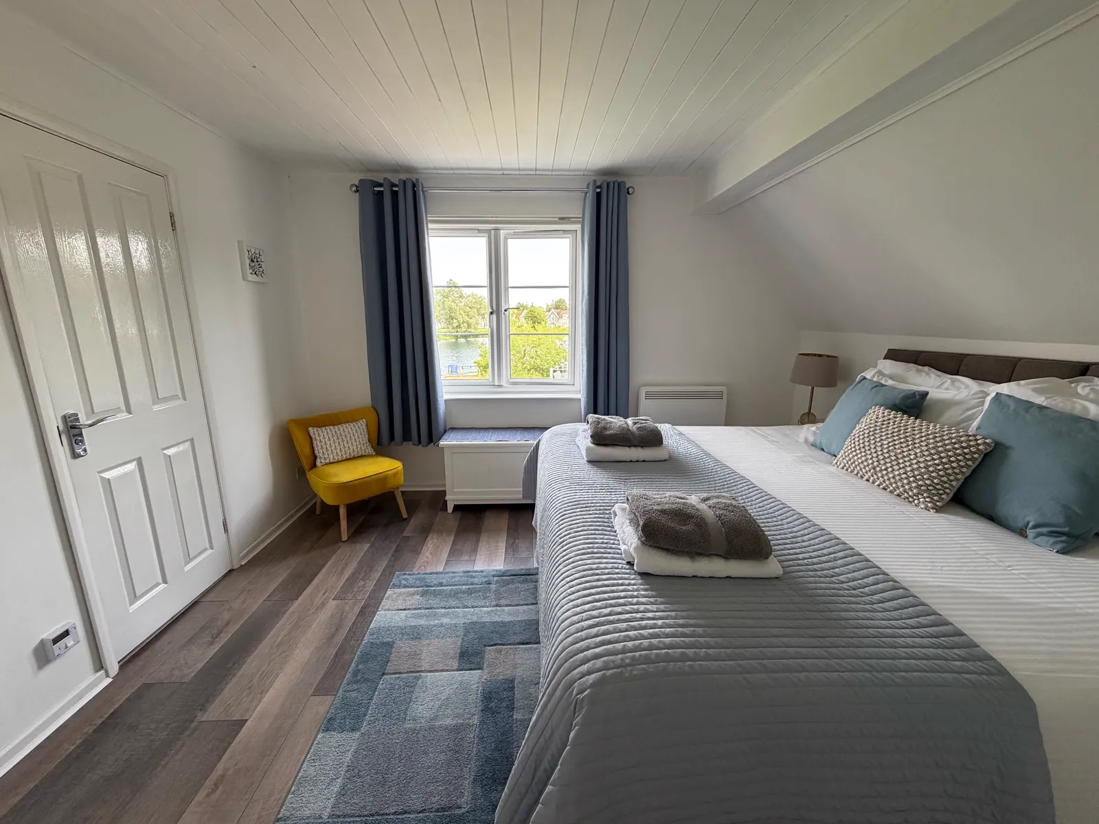 The master bedroom at Green Woodpecker Lodge