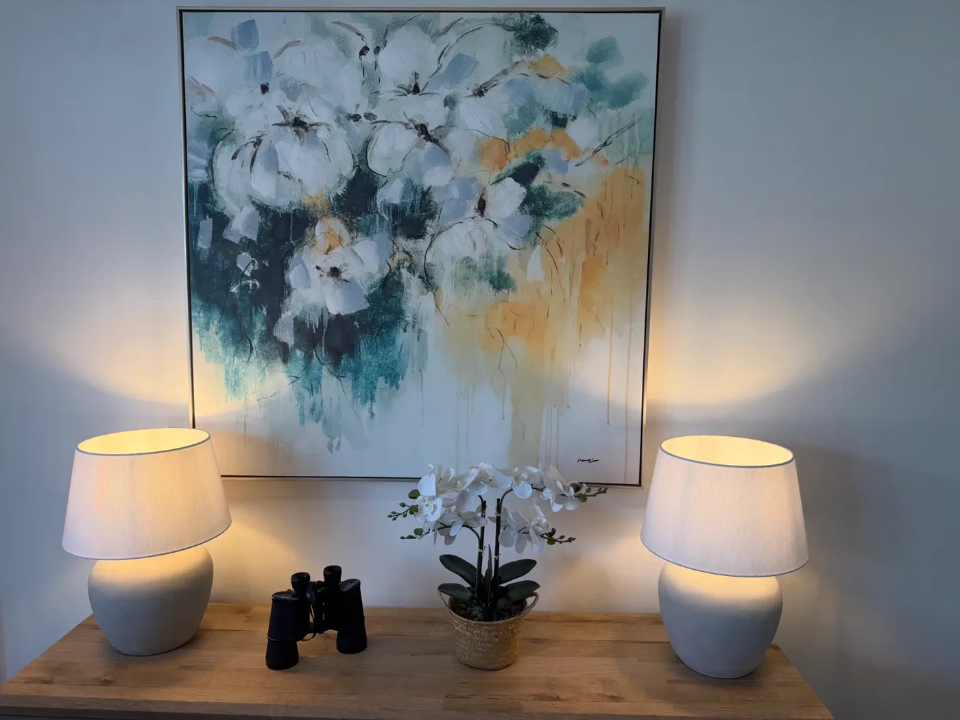 Lamp styling in the living room at Green Woodpecker Lodge