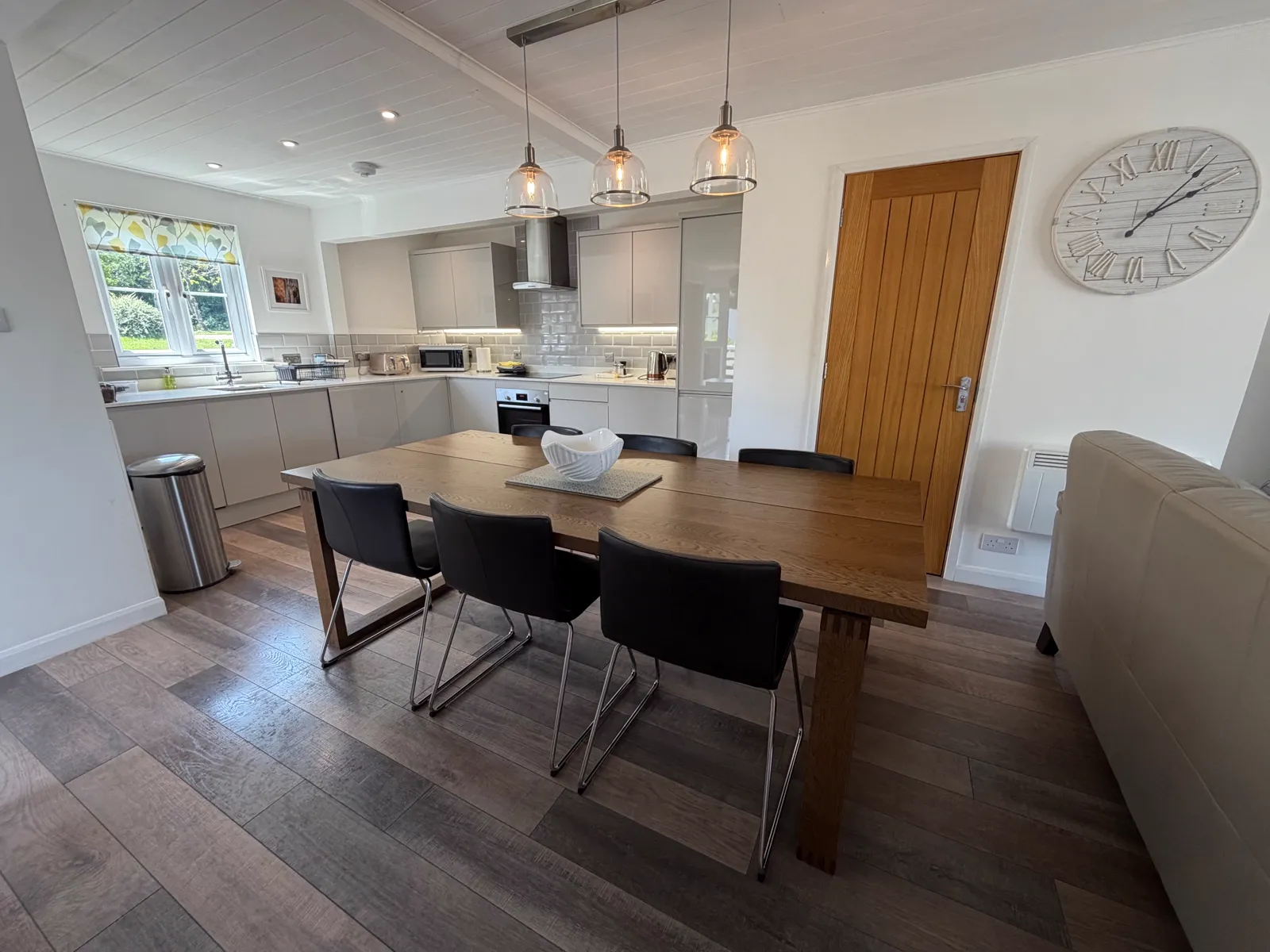 The dining area at Green Woodpecker Lodge