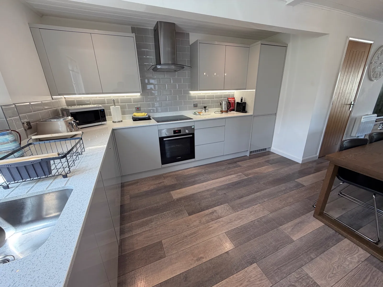 The kitchen at Green Woodpecker Lodge