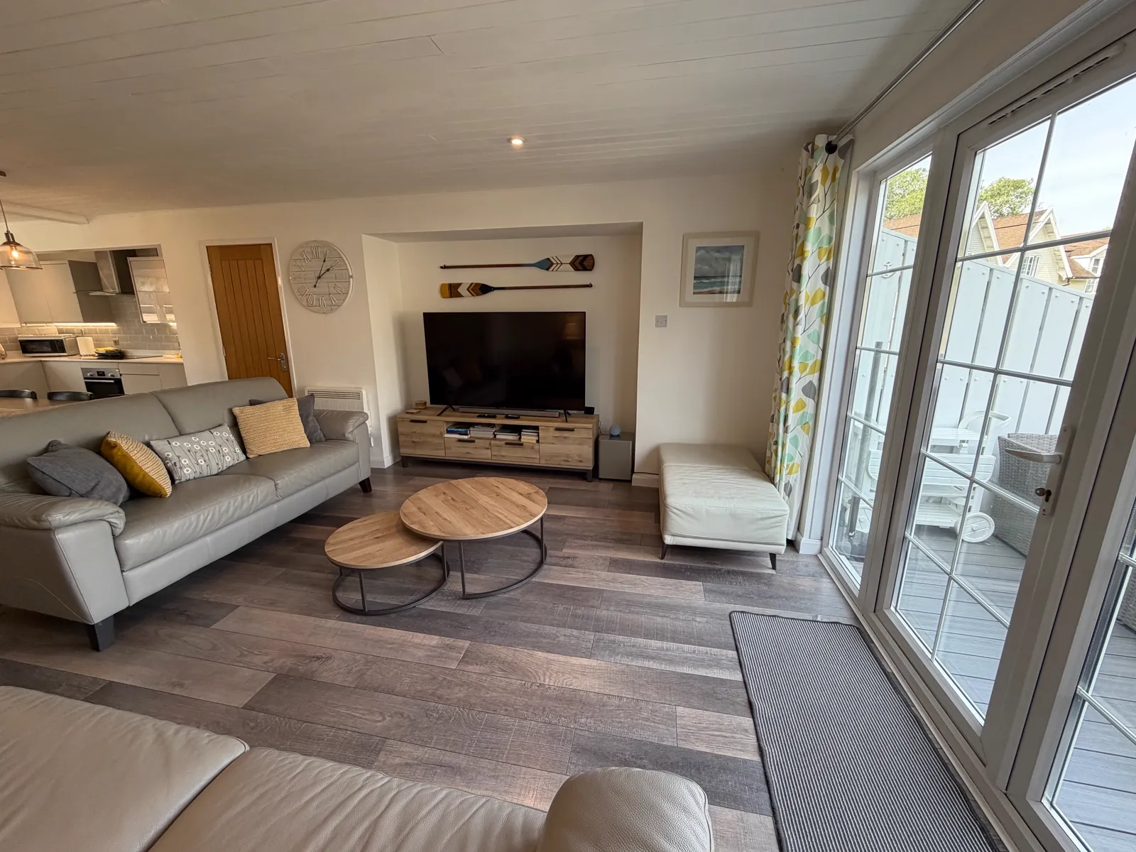 The living room at Green Woodpecker Lodge